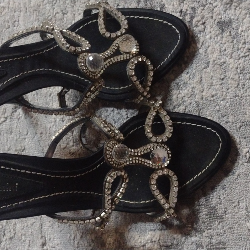Heels Shoes - Picture 4 of 5